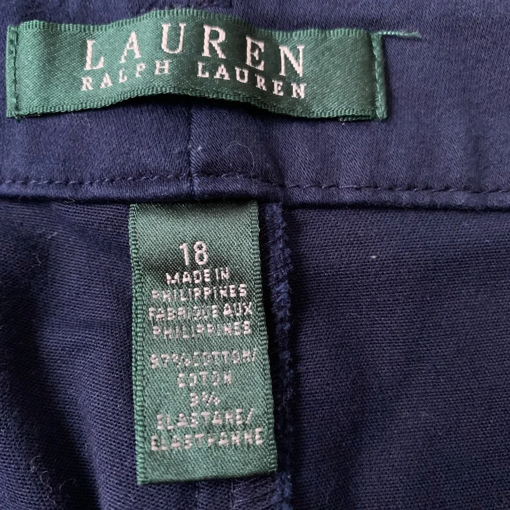 FINAL PRICE  - LAUREN Ralph Lauren Ladies Navy Bermuda Short. - Picture 3 of 9